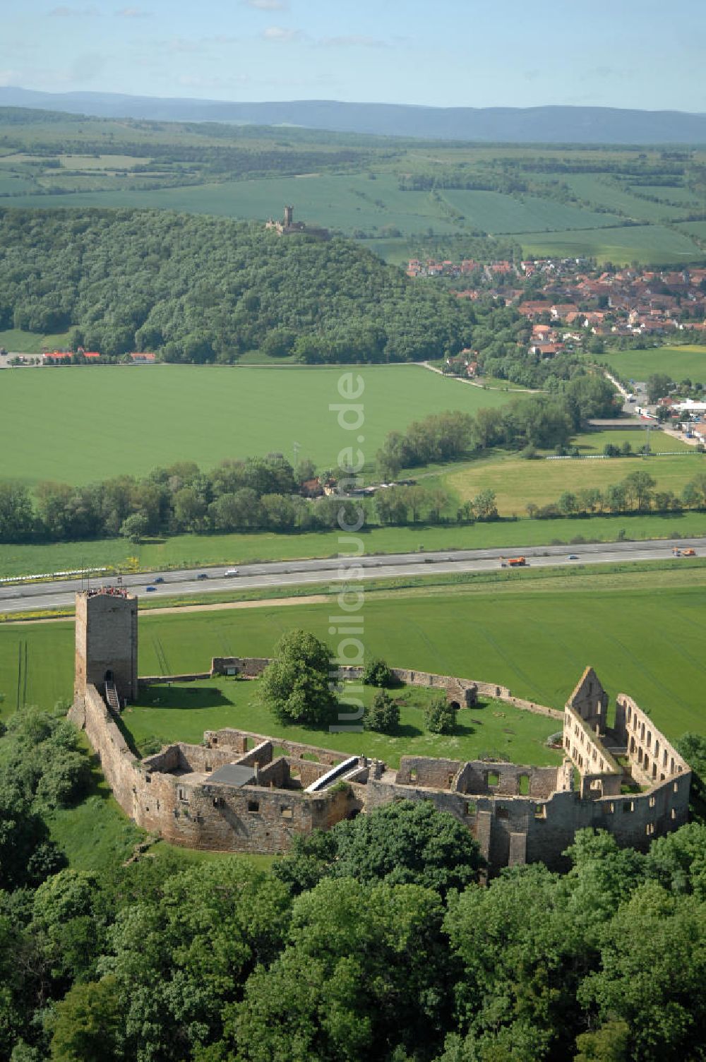 Wandersleben von oben - Die Burg Gleichen Wandersleben im Burgenensemble Drei Gleichen Thüringen