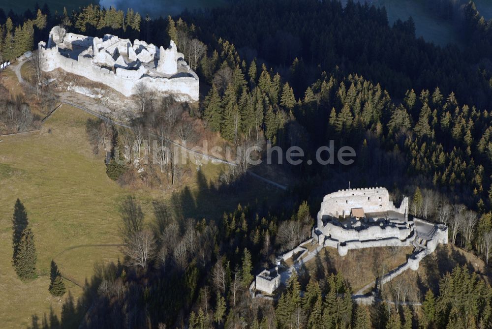 Eisenberg von oben - Die Burg Hohenfreyberg bildet zusammen mit der direkt gegenüber liegenden Burg Eisenberg eine weithin sichtbare Burgengruppe im südlichen Allgäu.