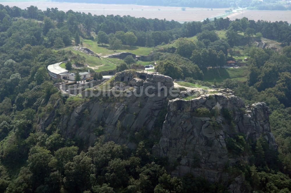 Luftbild Blankenburg - Die Burgruine Regenstein liegt 3 km nördlich von Blankenburg in Sachsen-Anhalt und ist ein beliebtes Ausflugsziel, auf dem jedes Jahr ein Ritterspiel und ein Garnisonsfest stattfinden