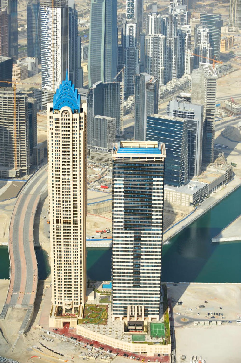 Dubai aus der Vogelperspektive: Die Churchill Towers in Dubai