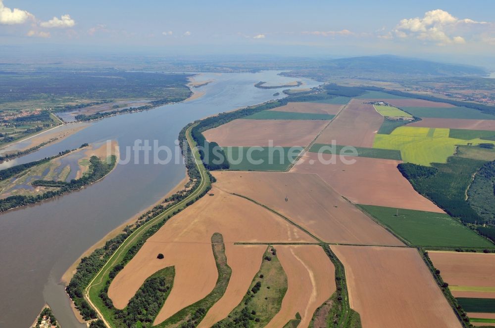 Luftbild Dubovac - Die Donau bei Dubovac in Serbien