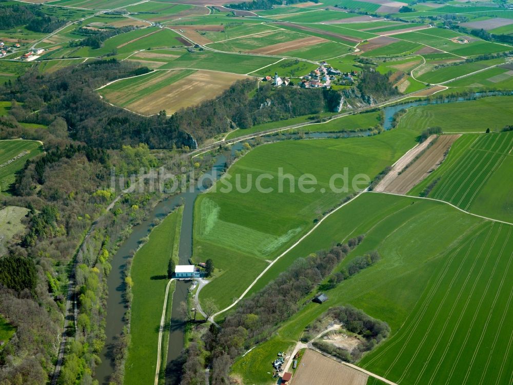 Obermarchtal von oben - Die Donau in der Gemeinde Obermarchtal im Donau-Alb-Kreis im Bundesland Baden-Württemberg