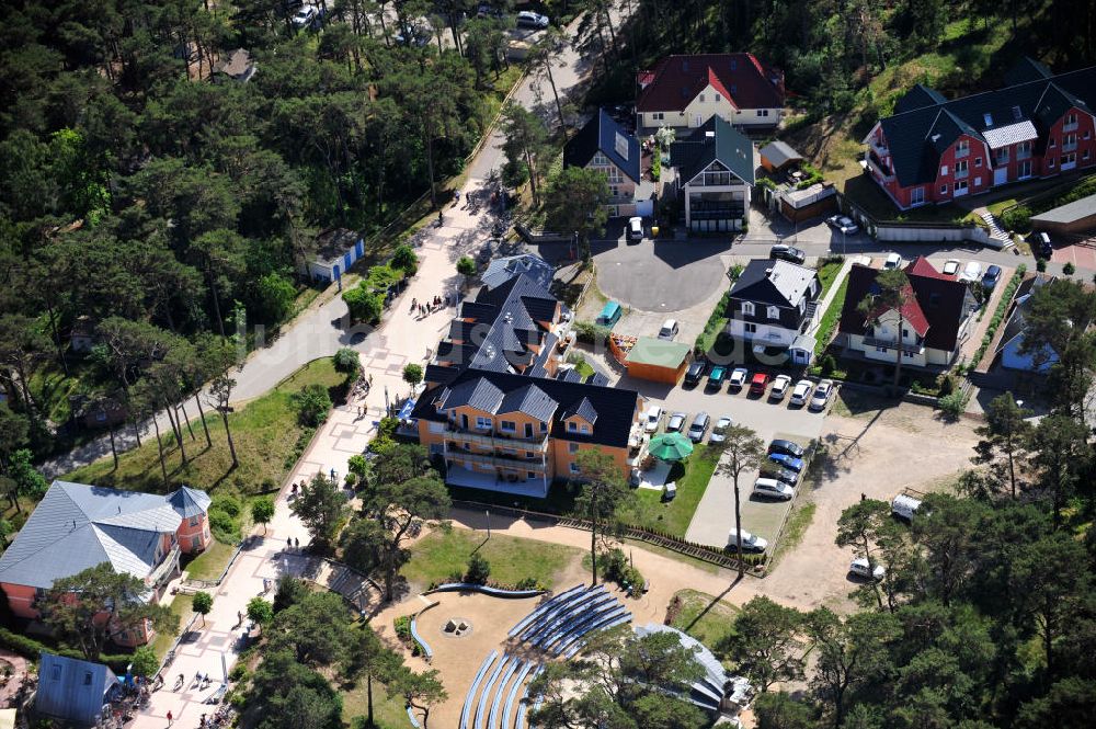 Luftbild Trassenheide - Die Freilichtbühne Kurmuschel in der Siedlung des Strandbades Trassenheide neben dem Haus zur Düne