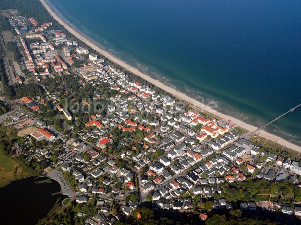 Binz von oben - Die Gemeinde Binz an der Ostküste der Insel Rügen in Mecklenburg-Vorpommern