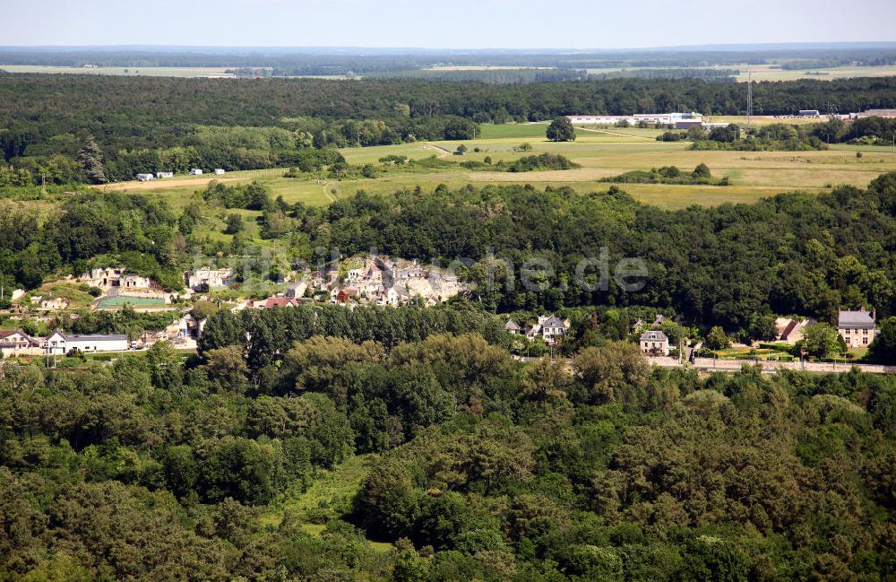 Luftaufnahme Bourré - Die Gemeinde Bourré im Loiretal