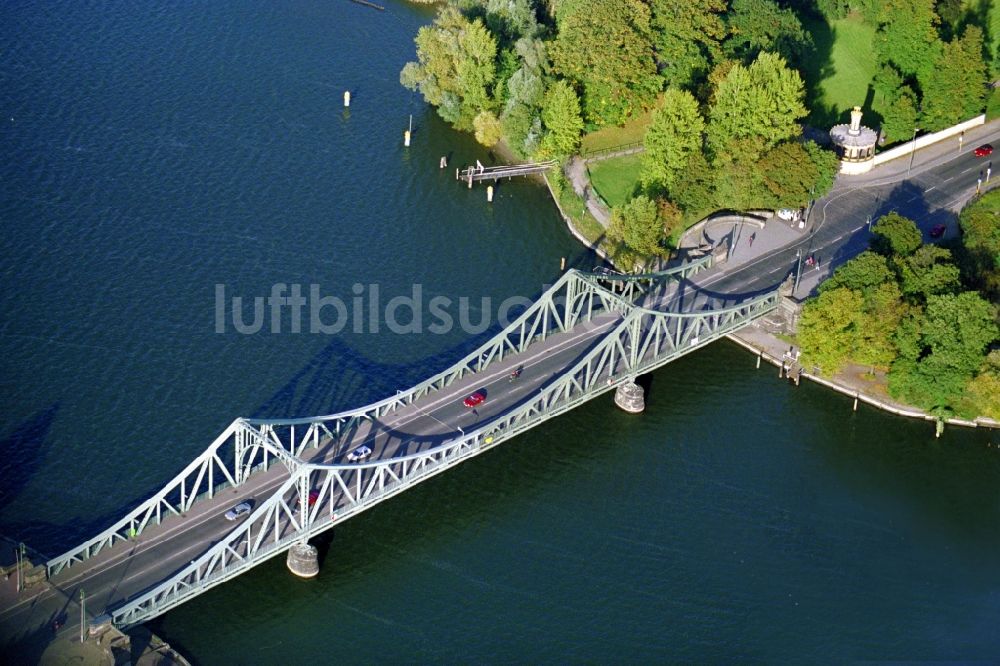Potsdam aus der Vogelperspektive: Die Glienicker Brücke in Potsdam im Bundesland Brandenburg