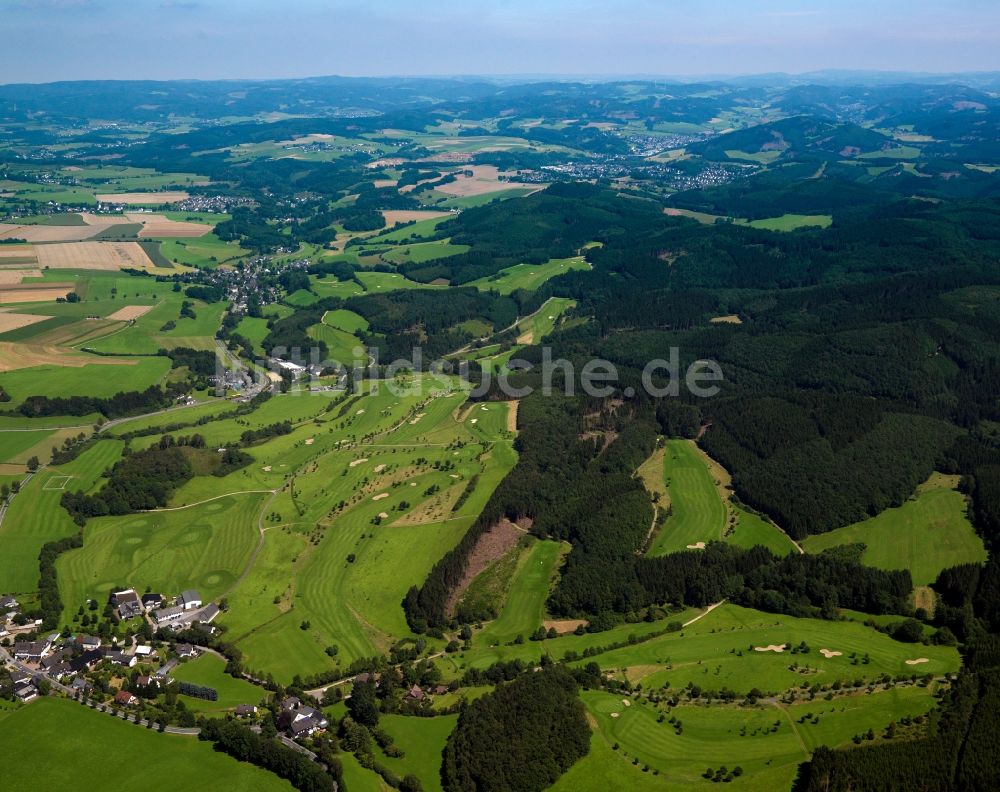 Attendorn von oben - Die Golfanlage im Ortsteil Mecklinghausen der Stadt Attendorn im Bundesland Nordrhein-Westfalen