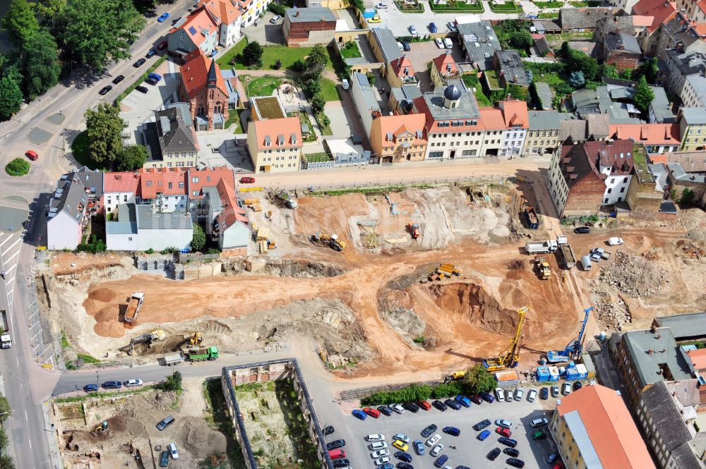 Luftbild Wittenberg - Die Großbaustelle des Einkaufszentrums Arsenal in der Innensatdt von Wittenberg in Sachsen-Anhalt