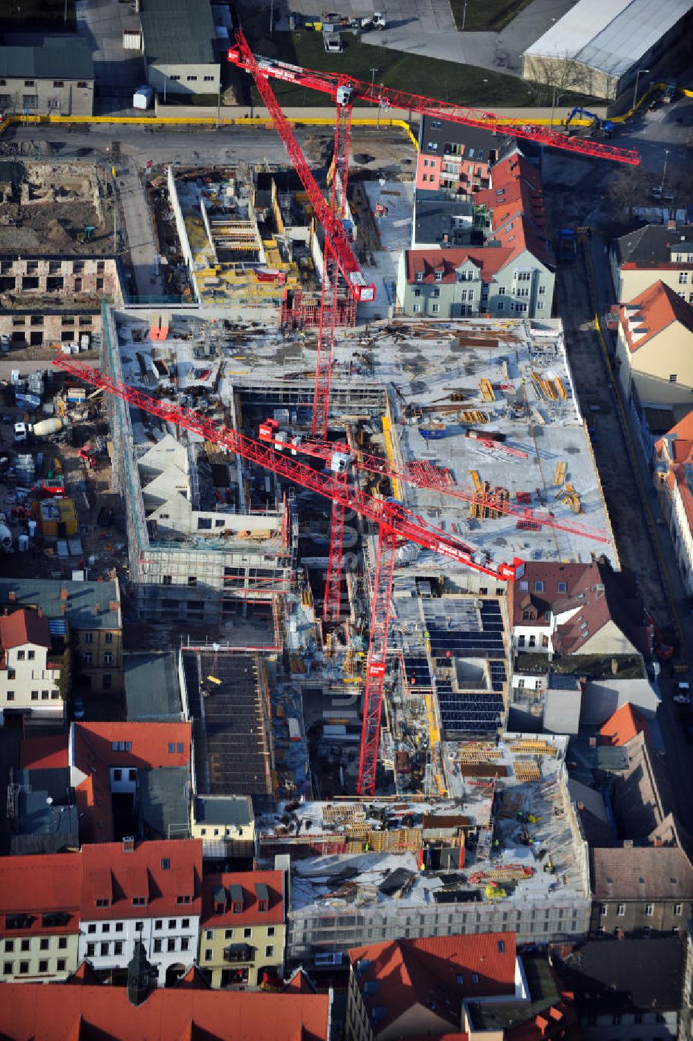 Wittenberg von oben - Die Großbaustelle des Einkaufszentrums Arsenal in der Innensatdt von Wittenberg in Sachsen-Anhalt