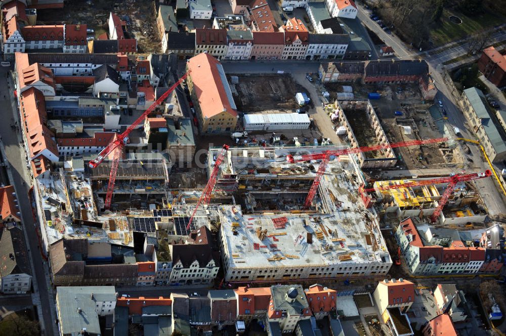 Wittenberg aus der Vogelperspektive: Die Großbaustelle des Einkaufszentrums Arsenal in der Innensatdt von Wittenberg in Sachsen-Anhalt