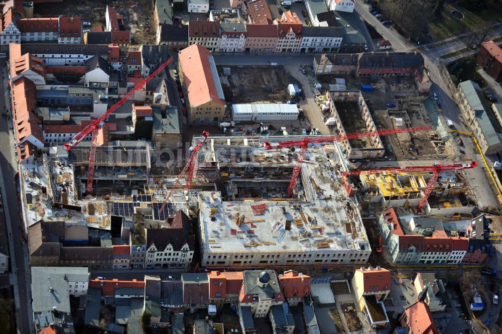 Luftbild Wittenberg - Die Großbaustelle des Einkaufszentrums Arsenal in der Innensatdt von Wittenberg in Sachsen-Anhalt