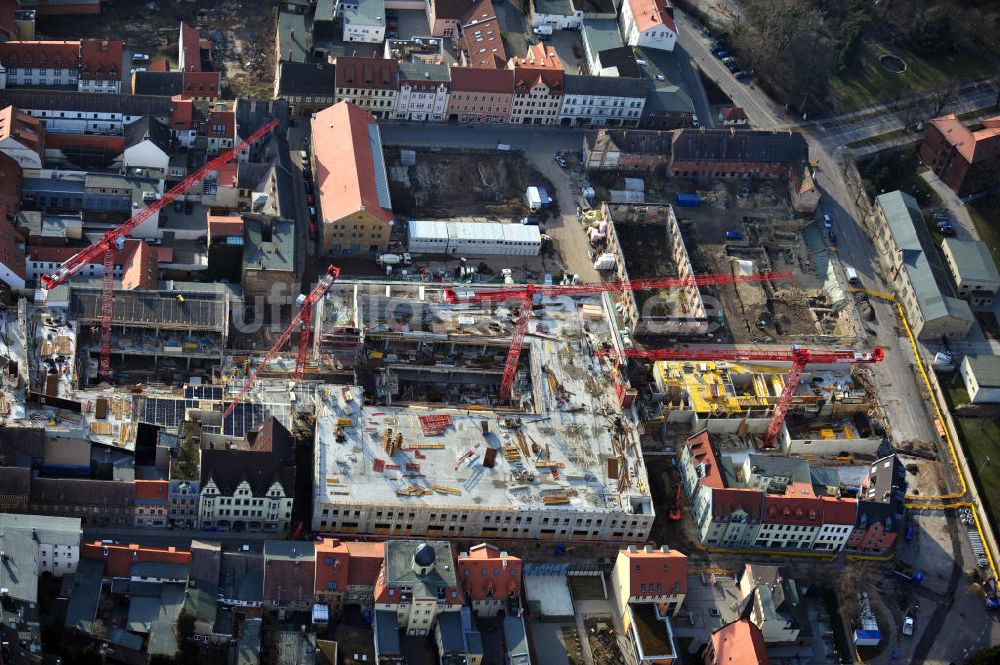 Luftaufnahme Wittenberg - Die Großbaustelle des Einkaufszentrums Arsenal in der Innensatdt von Wittenberg in Sachsen-Anhalt