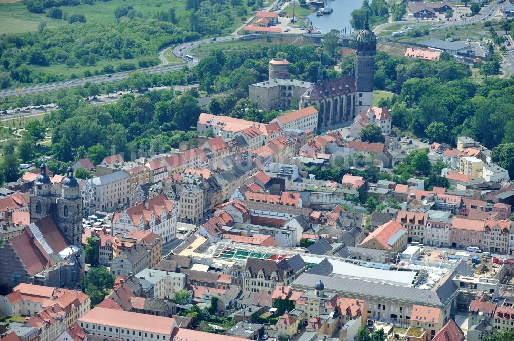 Luftaufnahme Wittenberg - Die Großbaustelle des Einkaufszentrums Arsenal in der Innensatdt von Wittenberg in Sachsen-Anhalt