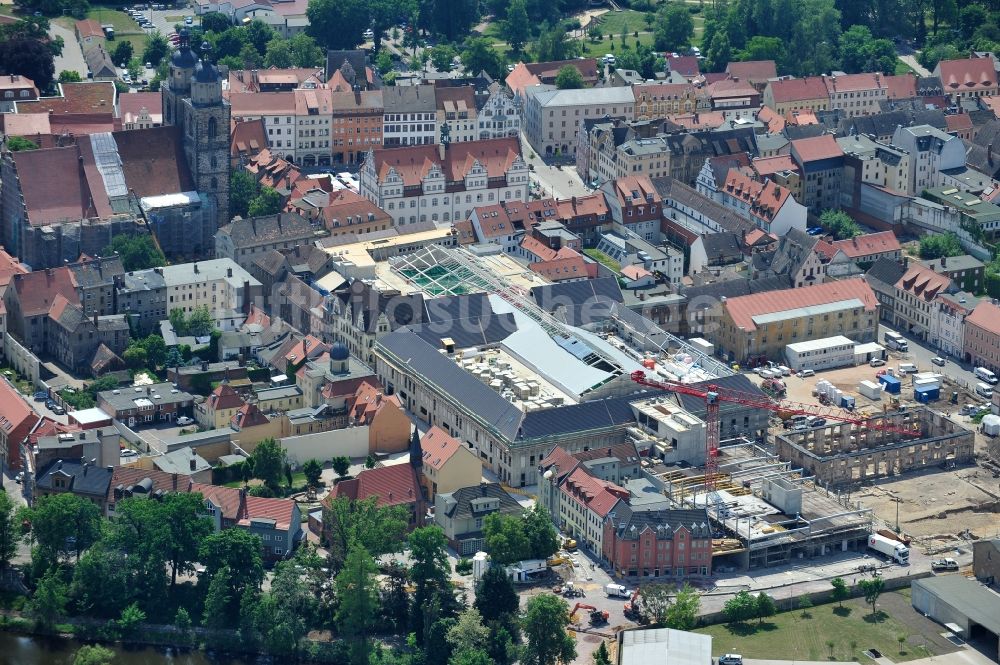 Wittenberg aus der Vogelperspektive: Die Großbaustelle des Einkaufszentrums Arsenal in der Innensatdt von Wittenberg in Sachsen-Anhalt