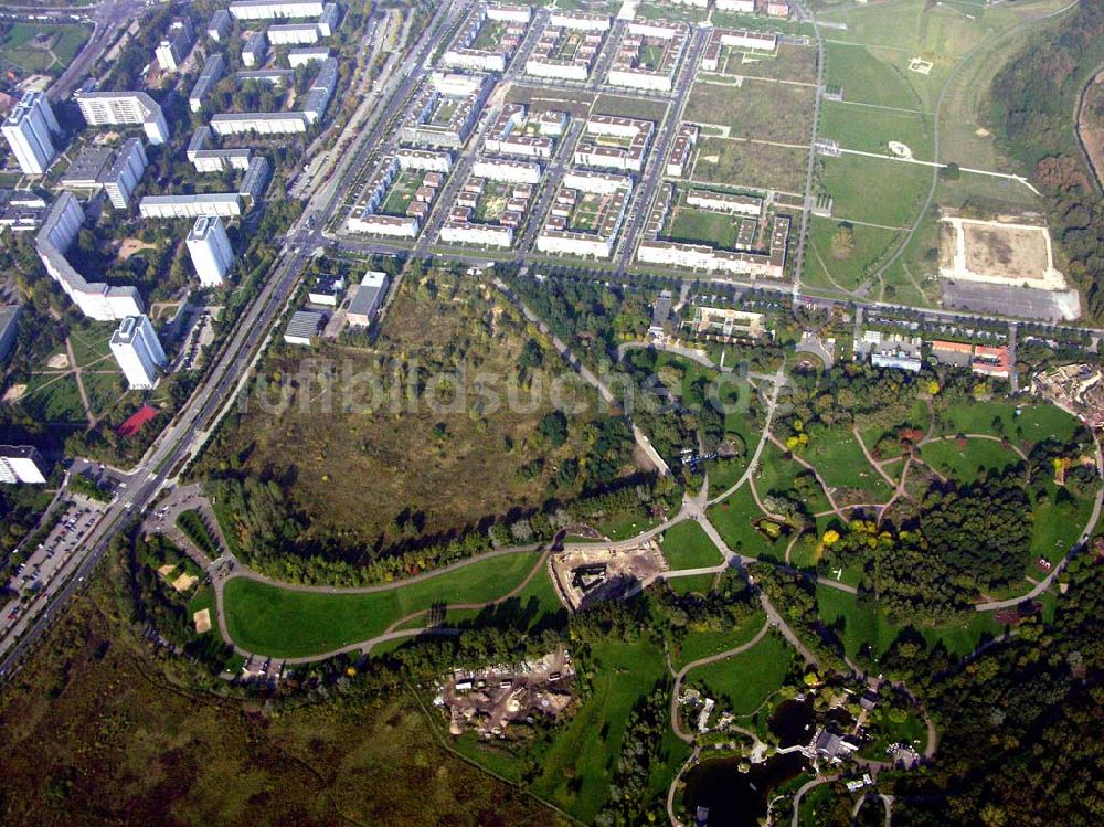 Berlin-Marzahn aus der Vogelperspektive: Die Gärten aller Welt im Erholungspark in Berlin-Marzahn 05.10.2005