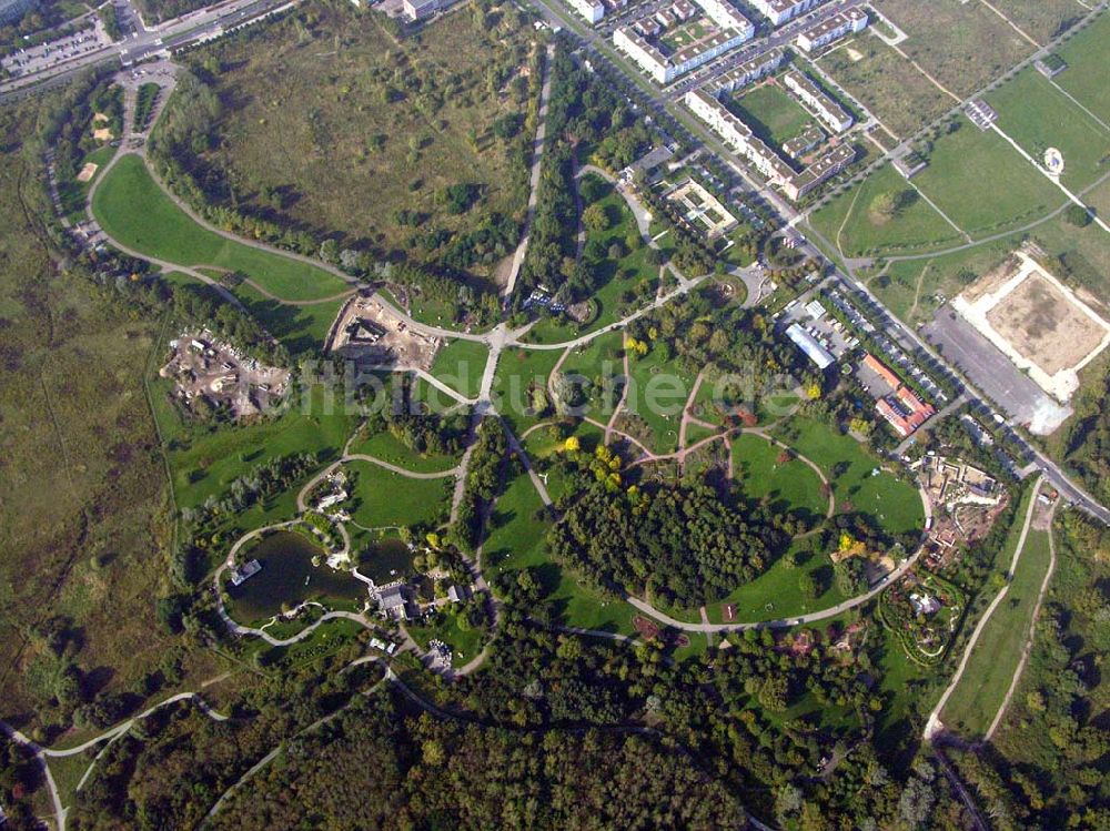 Luftaufnahme Berlin-Marzahn - Die Gärten aller Welt im Erholungspark in Berlin-Marzahn 05.10.2005