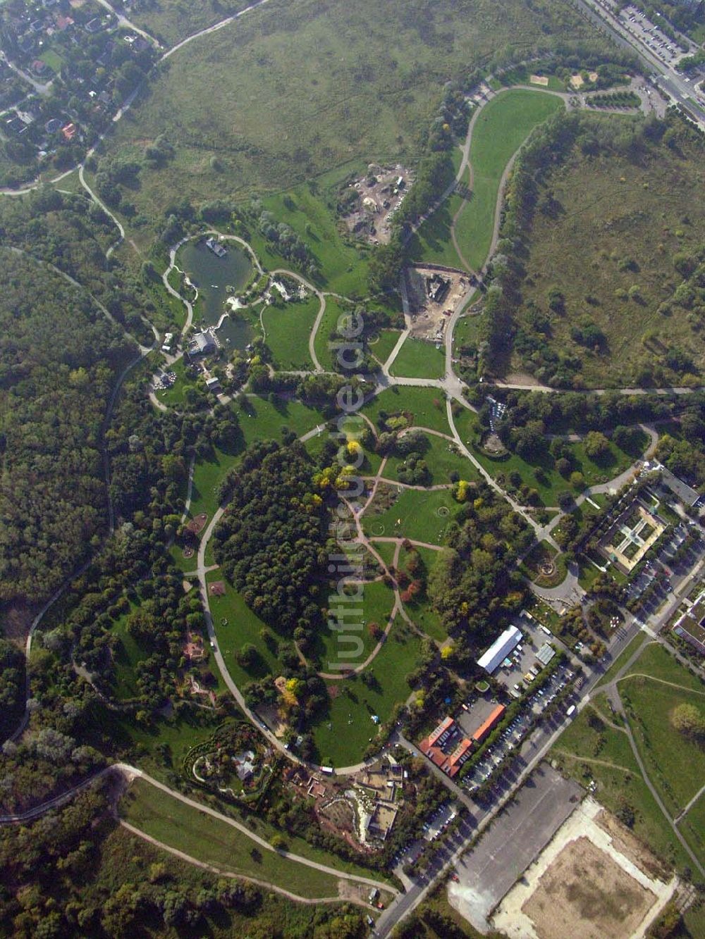 Berlin-Marzahn aus der Vogelperspektive: Die Gärten aller Welt im Erholungspark in Berlin-Marzahn 05.10.2005