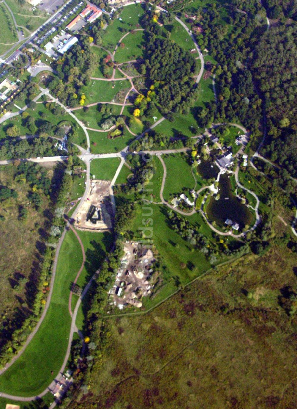 Berlin-Marzahn aus der Vogelperspektive: Die Gärten aller Welt im Erholungspark in Berlin-Marzahn 05.10.2005