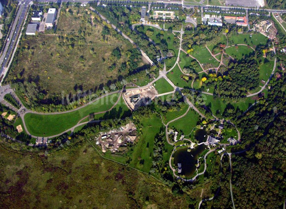 Luftbild Berlin-Marzahn - Die Gärten aller Welt im Erholungspark in Berlin-Marzahn 05.10.2005