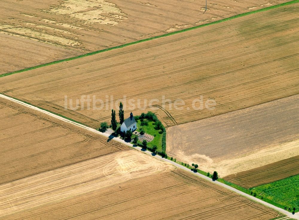 Luftaufnahme Mertloch - Die Heilige-Kreuz-Kapelle bei Mertloch im Bundesland Rheinland-Pfalz