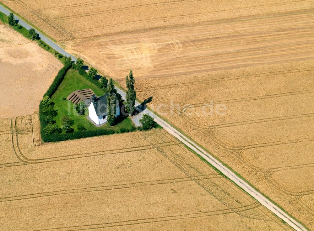 Mertloch aus der Vogelperspektive: Die Heilige-Kreuz-Kapelle bei Mertloch im Bundesland Rheinland-Pfalz