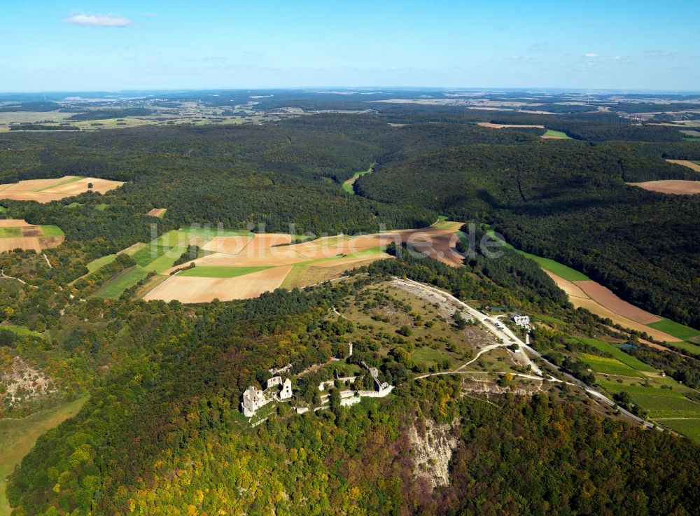 Gössenheim aus der Vogelperspektive: Die Homburg in Gössenheim im Bundesland Bayern