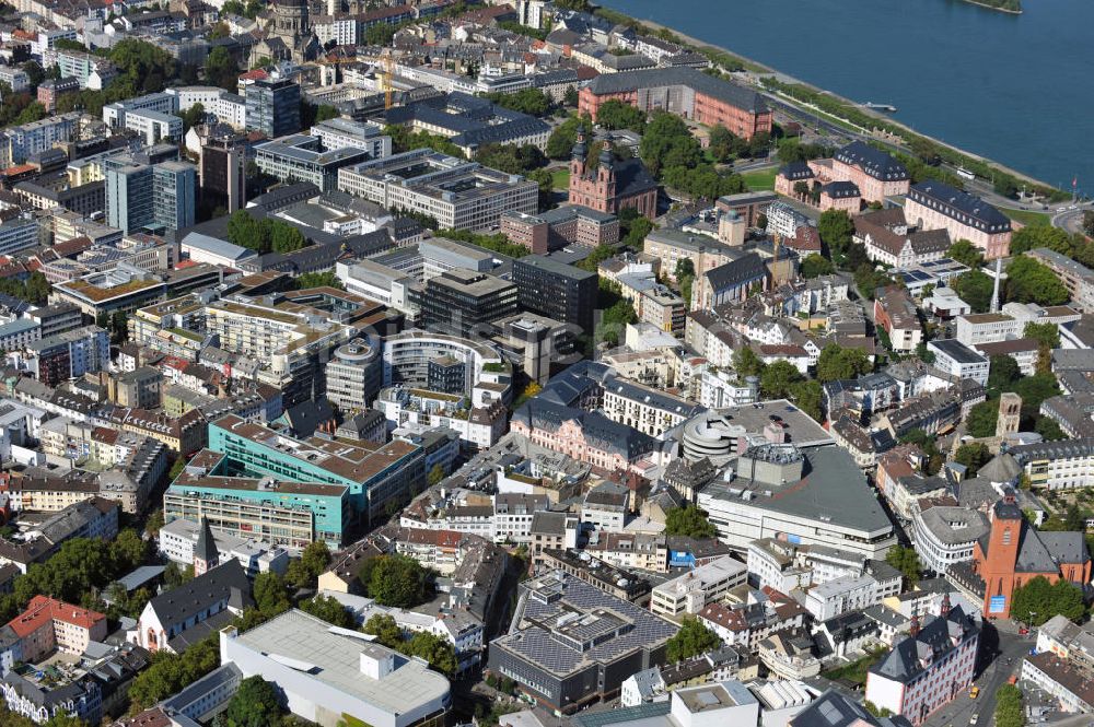 Luftbild Mainz - Die Innenstadt von Mainz mit dem Kurfürstlichen Schloss Mainz, dem Deutschlandhaus mit dem Landtag von Rheinland-Pfalz und die Pfarrkirche St. Peter