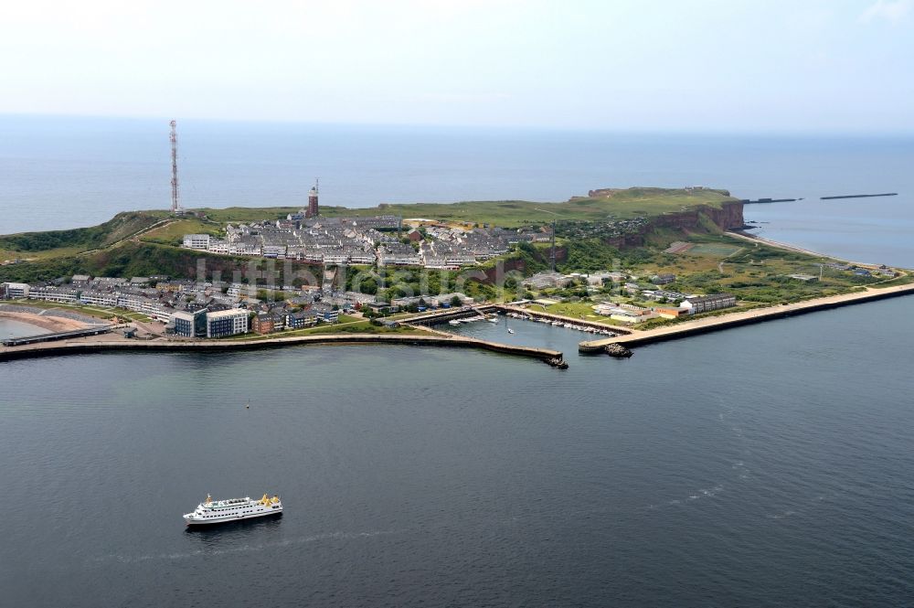 Helgoland von oben - Die Insel Helgoland in der Nordsee mit dem Hafengelände auf Helgoland im Bundesland Schleswig-Holstein