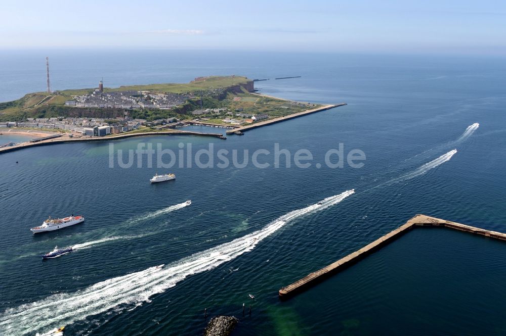 Helgoland aus der Vogelperspektive: Die Insel Helgoland in der Nordsee mit dem Hafengelände auf Helgoland im Bundesland Schleswig-Holstein