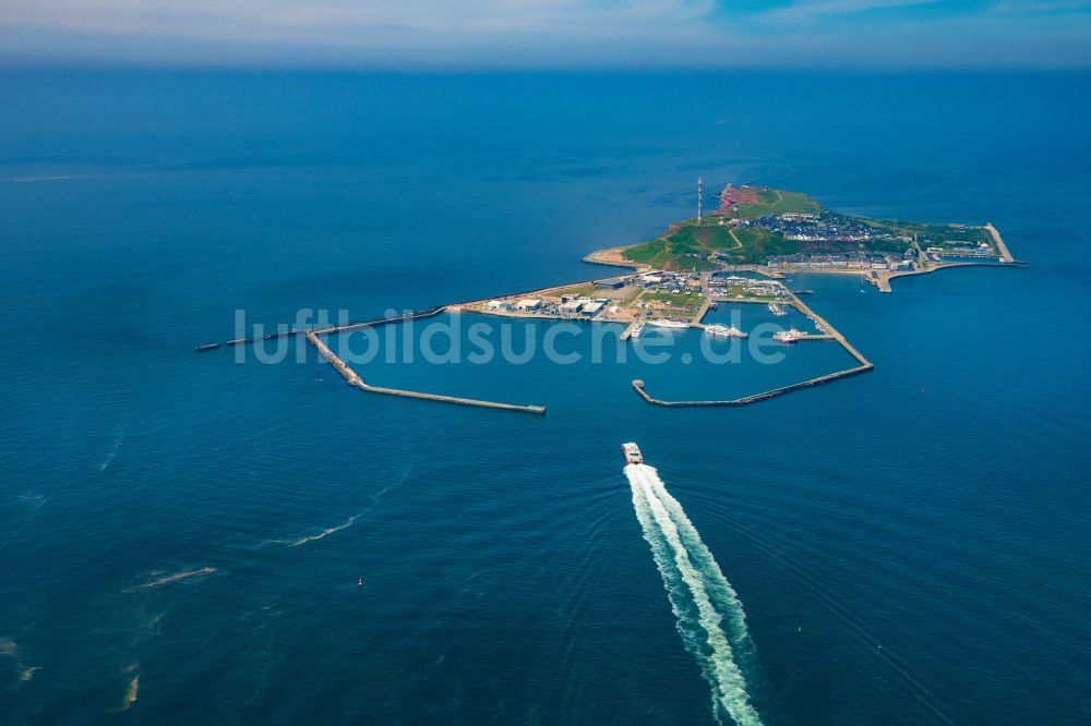 Luftaufnahme Helgoland - Die Insel Helgoland in der Nordsee mit dem Hafengelände auf Helgoland im Bundesland Schleswig-Holstein