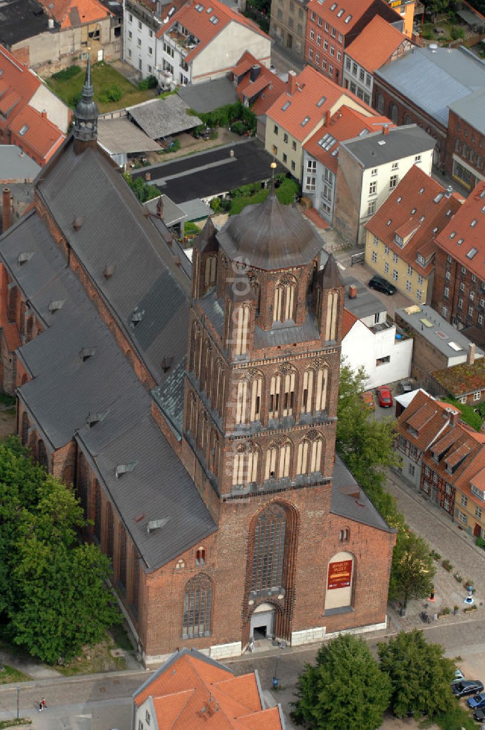 Luftaufnahme Stralsund - Die St.-Jakobi-Kirche in Stralsund