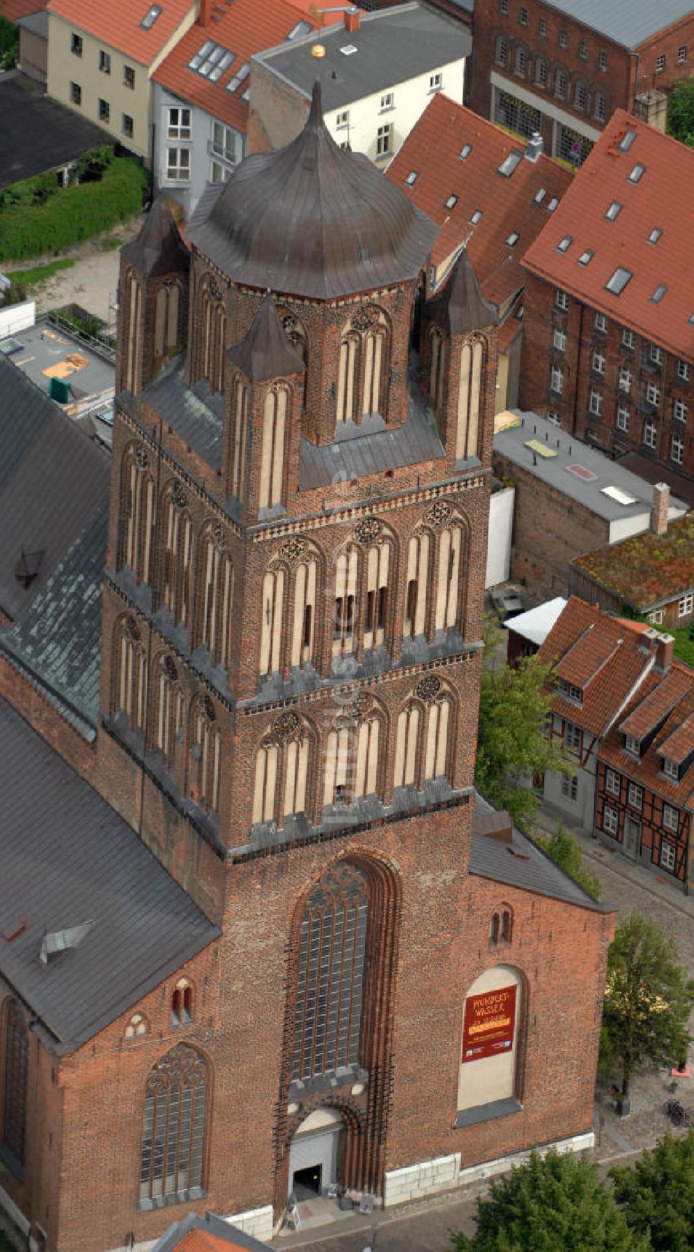 Stralsund von oben - Die St.-Jakobi-Kirche in Stralsund