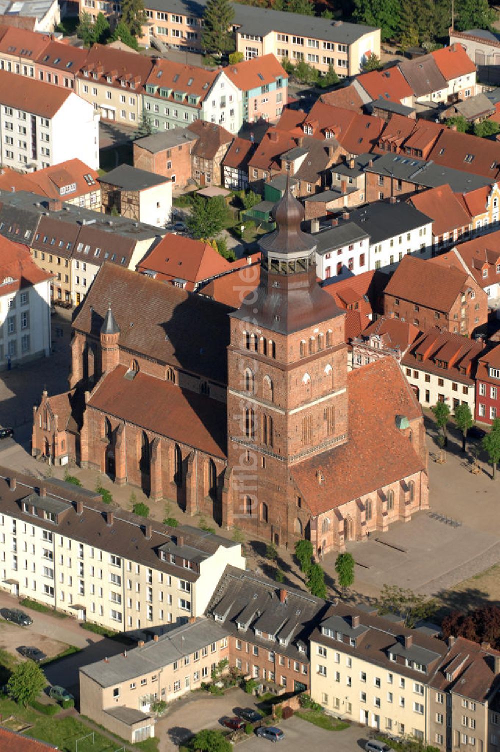 Malchin von oben - Die St. Johanneskirche in Malchin