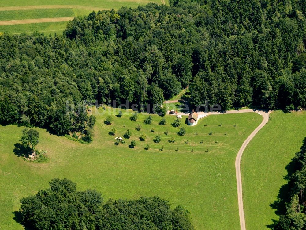 Eggingen aus der Vogelperspektive: Die Kapelle in Eggingen im Buundesland Baden-Württemberg