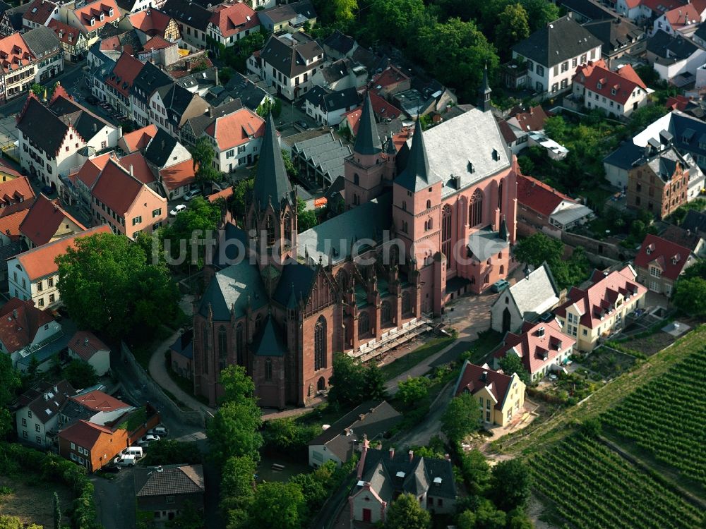 Oppenheim aus der Vogelperspektive: Die Katharinenkirche in Oppenheim im Bundesland Rheinland-Pfalz