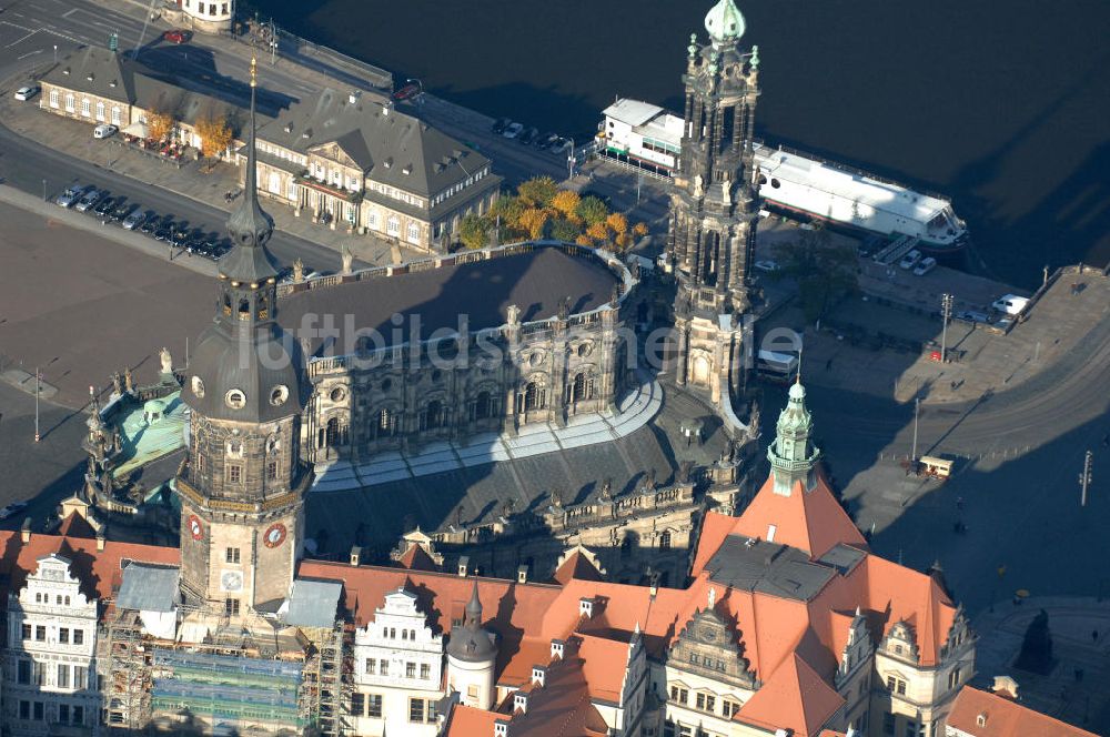 Dresden von oben - Die katholische Hofkirche Sanctissimae Trinitatis in Dresden