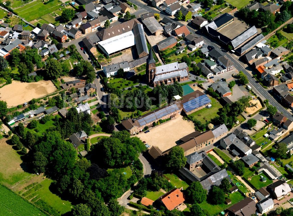 Luftbild Kelz - Die katholische Kirche St. Michael in Kelz im Bundesland Nordrhein-Westfalen