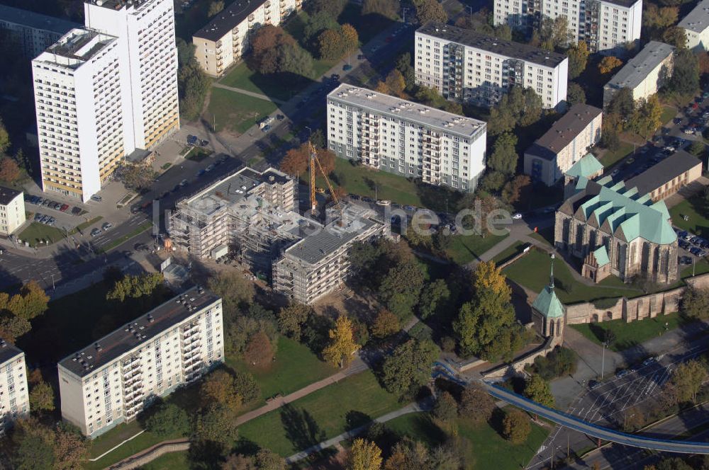 Magdeburg von oben - die katholische Kriche St. Petri mit Wohngebäude und der Baustelle Vitanas Senioren Centrum