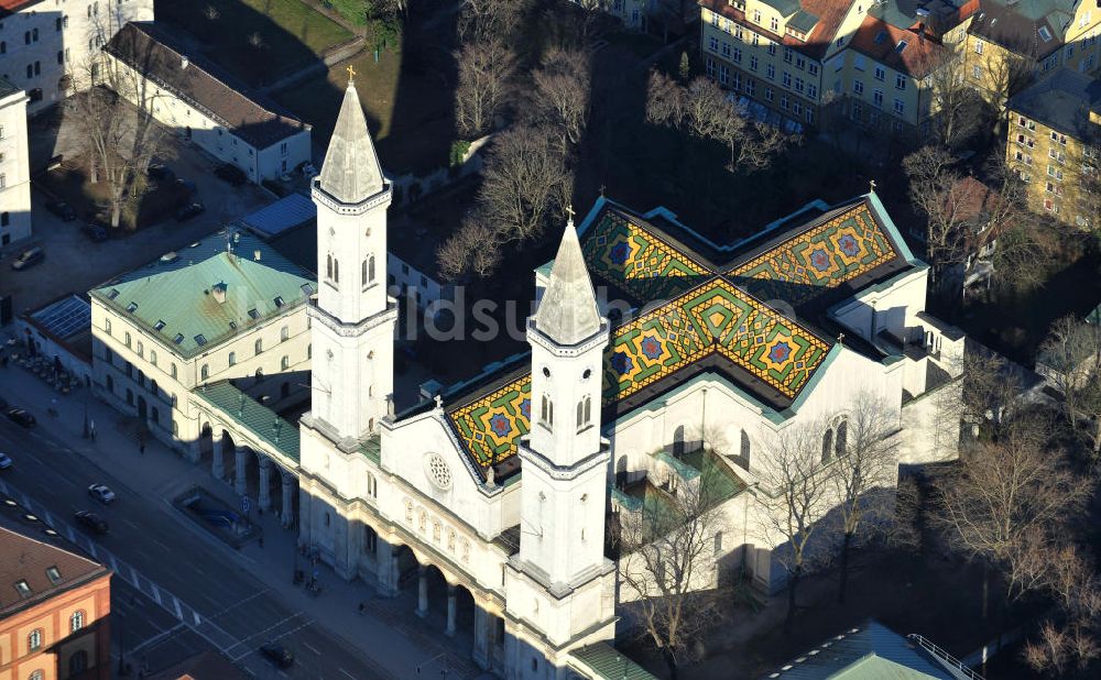 Luftaufnahme München - Die katholische Ludwigskirche in München