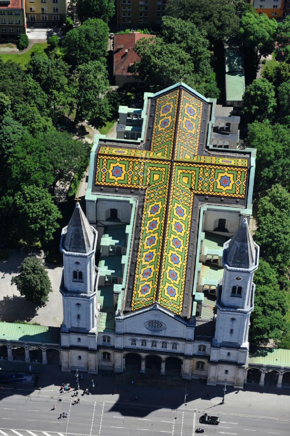 München aus der Vogelperspektive: Die katholische Ludwigskirche in München