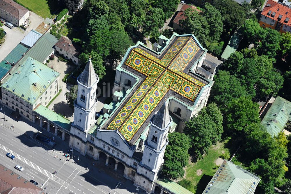 Luftbild München - Die katholische Ludwigskirche in München