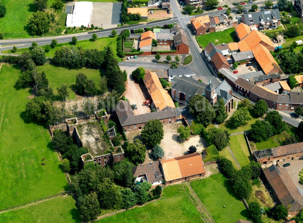 Luftbild Siersdorrf - Die katholische Pfarrkirche St. Johannes der Täufer in Siersdorf im Bundesland Nordrhein-Westfalen