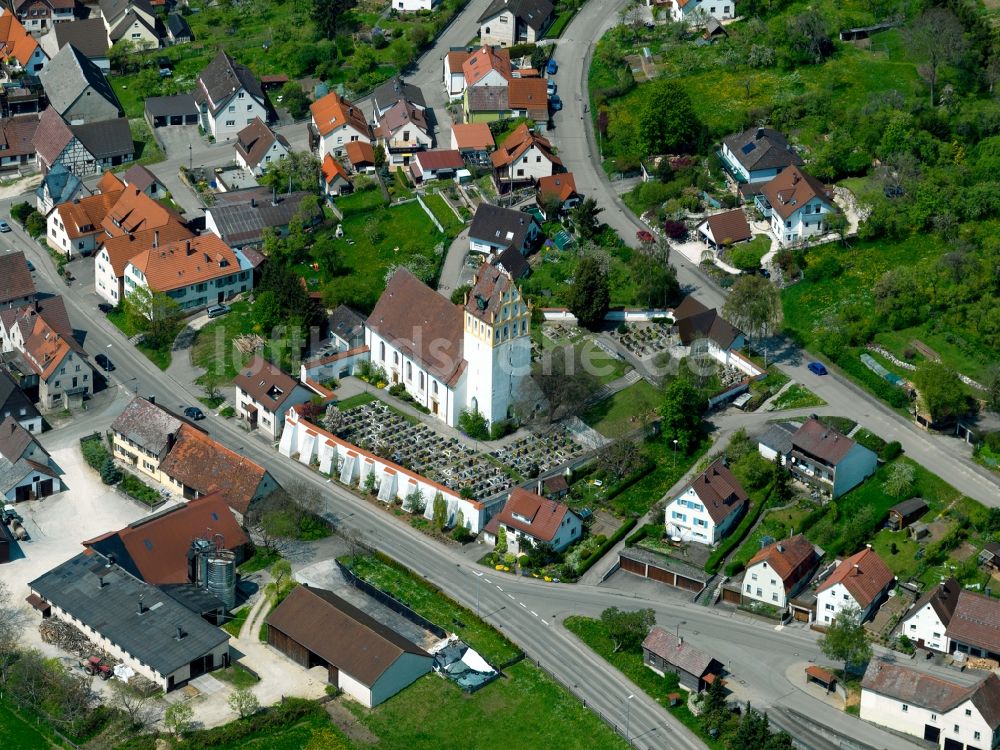 Altheim von oben - Die Kirche in Altheim im Bundesland Baden-Württemberg