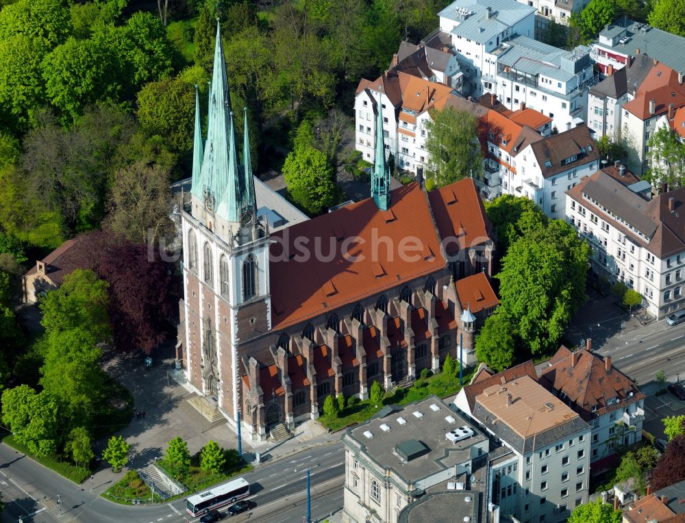 Ulm von oben - Die Kirche St. Georg in Ulm im Bundesland Baden-Württemberg