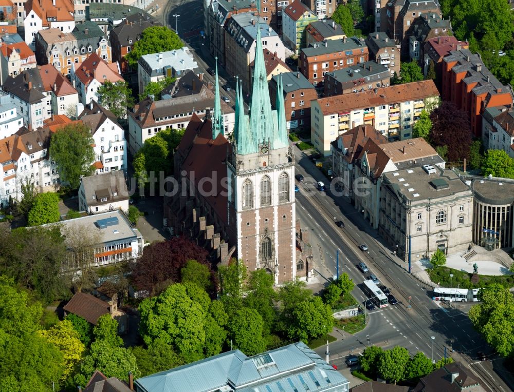 Ulm aus der Vogelperspektive: Die Kirche St. Georg in Ulm im Bundesland Baden-Württemberg