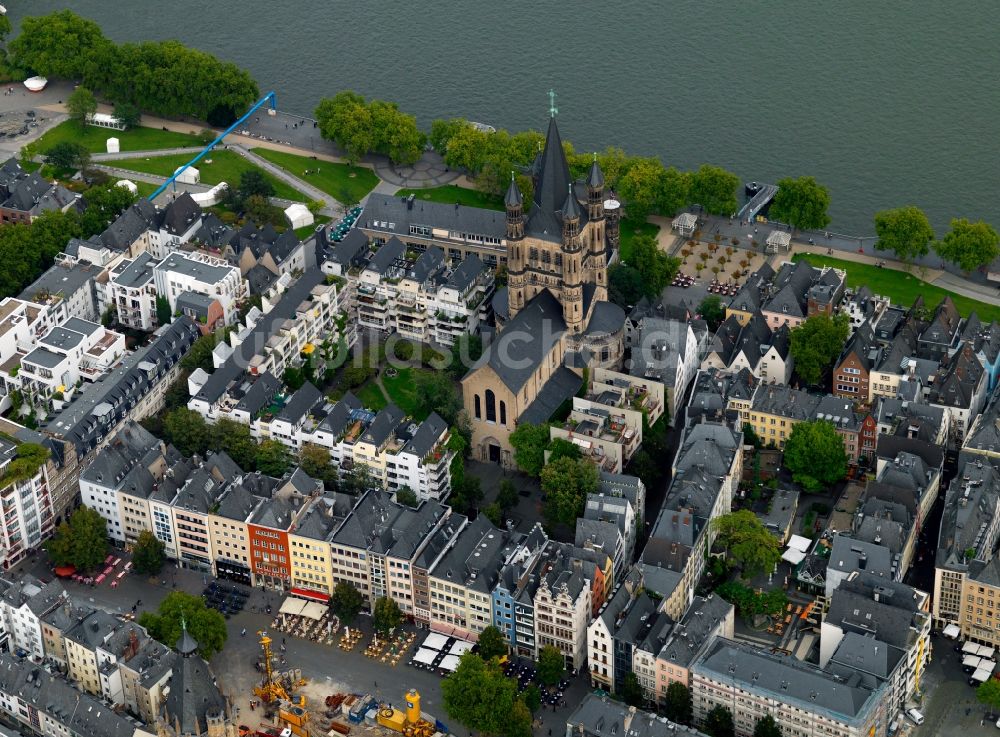 Luftbild Köln - Die Kirche Groß St. Martin am Rheinufer in Köln im Bundesland Nordrhein-Westfalen