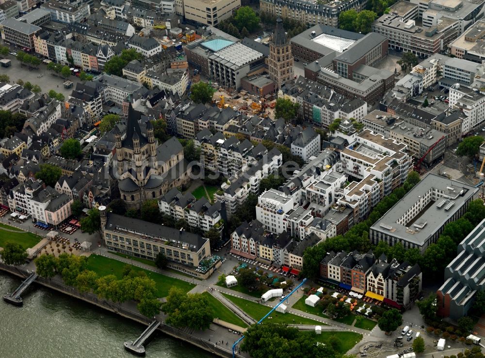 Luftaufnahme Köln - Die Kirche Groß St. Martin am Rheinufer in Köln im Bundesland Nordrhein-Westfalen