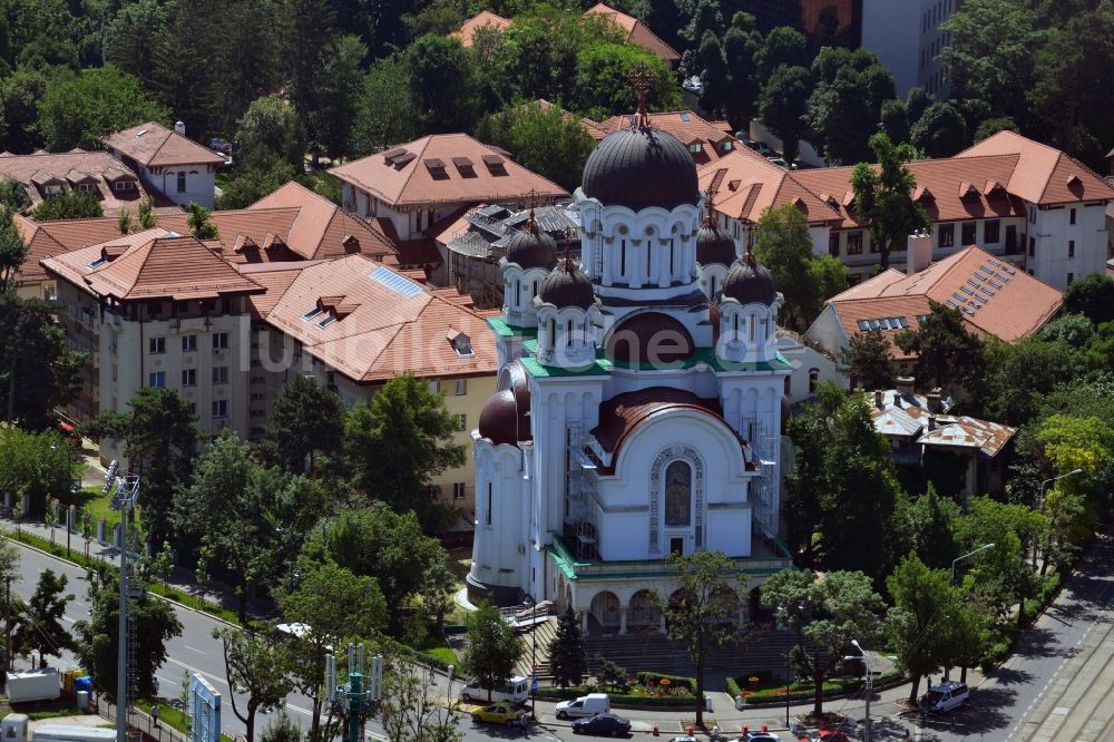 Bukarest von oben - Die Kirche des Klosters Manastirea Casin in Sektor 1 in Bukarest in Rumänien