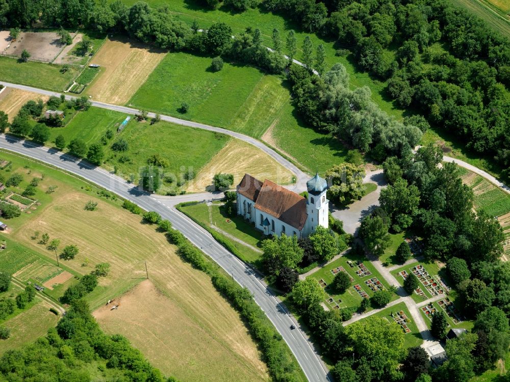 Poltringen aus der Vogelperspektive: Die Kirche St. Stephanus in Poltringen im Bundesland Baden-Württemberg