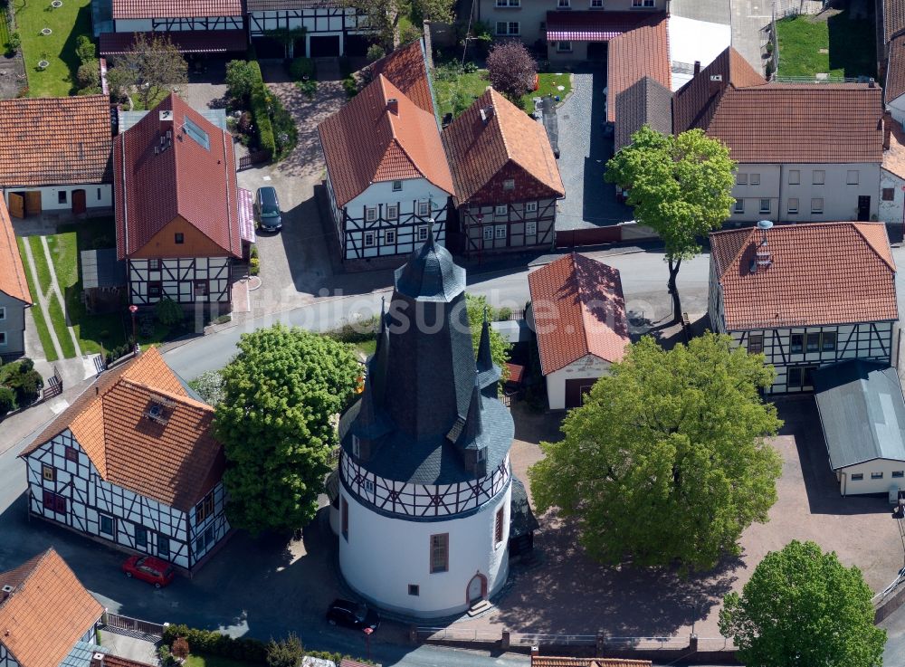 Luftbild Untersuhl - Die Kirche in Untersuhl im Bundesland Thüringen